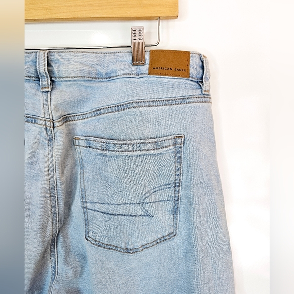 American Eagle 14 High Rise Mom Jeans Straight Leg Light Wash Denim Pant… - Picture 6 of 9